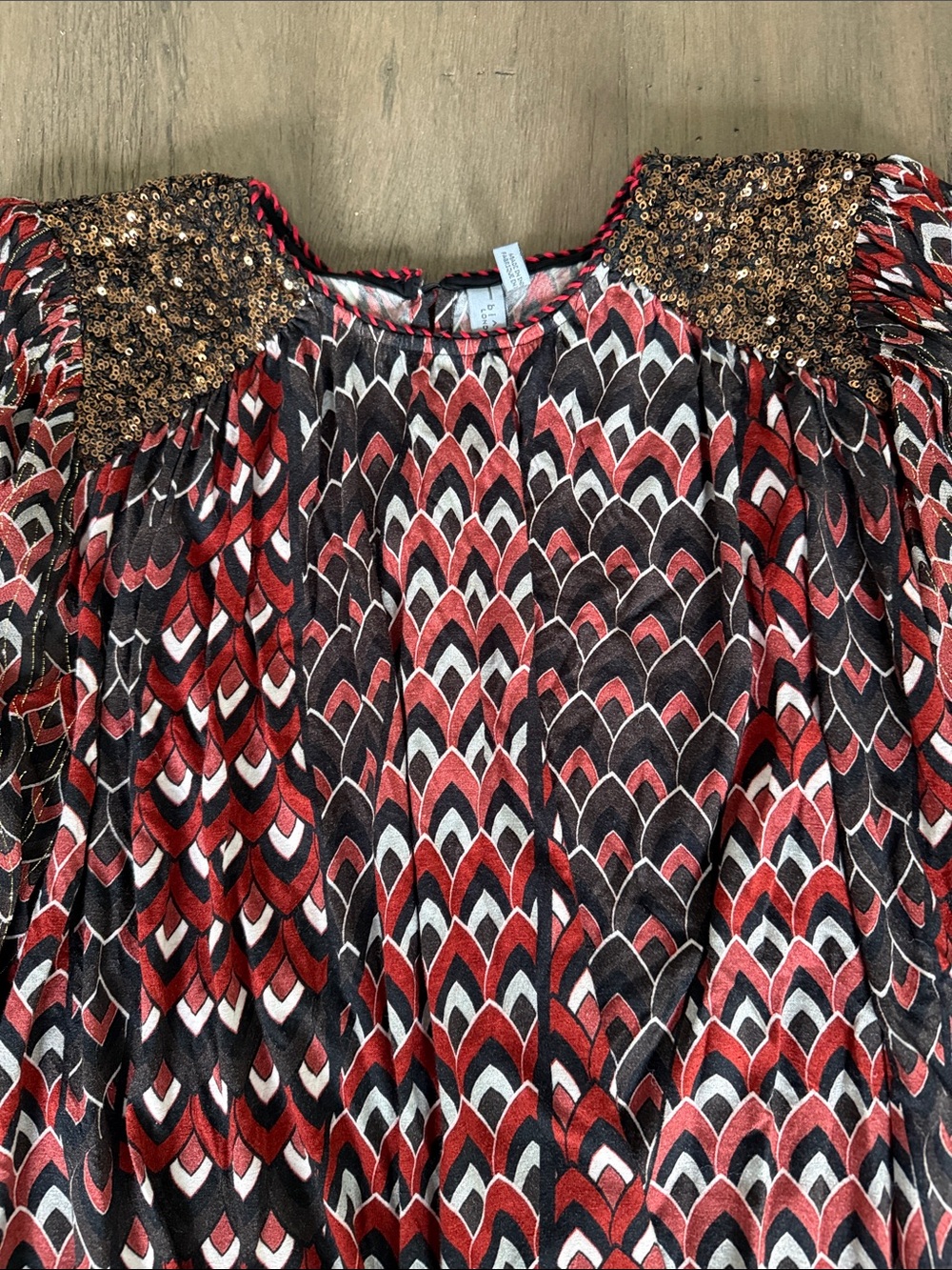 Sequined Shoulder Geo-Print Blouse in Red and Black